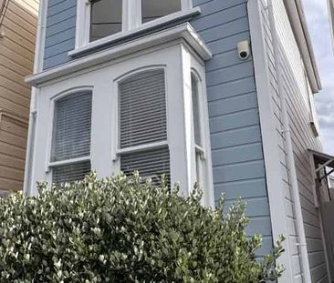 FULLY-FURNISHED EXECUTIVE HOME: short term only. - Photo 5