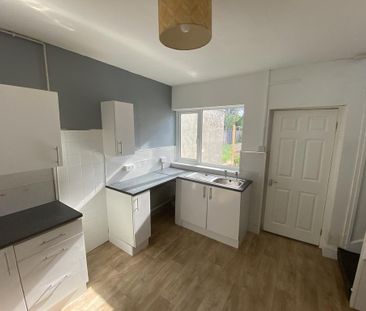 2 bedroom end of terrace house to rent - Photo 4