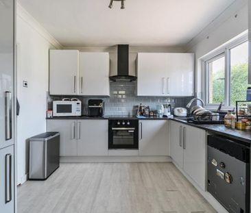 3 bedroom flat to rent - Photo 6