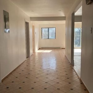 Grand 6 ½ Lumineux et Rénové – Idéal pour votre Famille à Long Terme - Photo 2