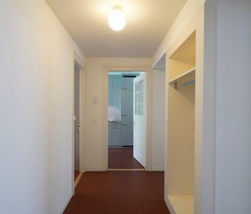 City life in Altbauwohnung - Photo 1