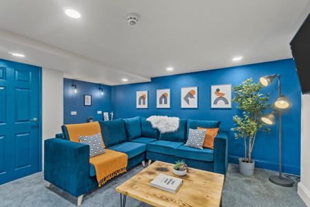 1 bedroom in a house share to rent - Photo 2