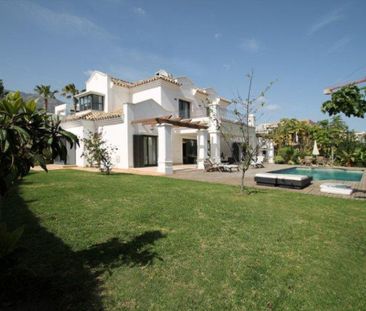 5 bedroom luxury Villa for rent in Marbella, Spain - Photo 4