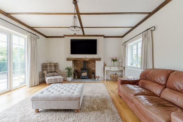 4 bedroom detached house to rent - Photo 1