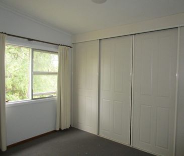 Lovely home in great suburb - Photo 2