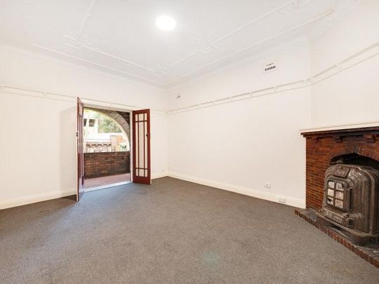 LARGE RESIDENCE BATHED IN PERIOD ART DECO FEATURES! - Photo 1