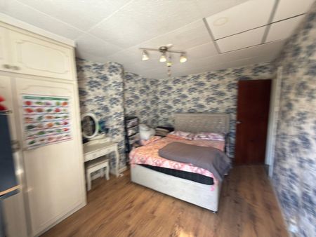 1 Bed Flat, Argyle Road, IG1 - Photo 2