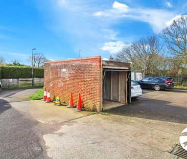 2 bedroom end of terrace house to rent - Photo 5