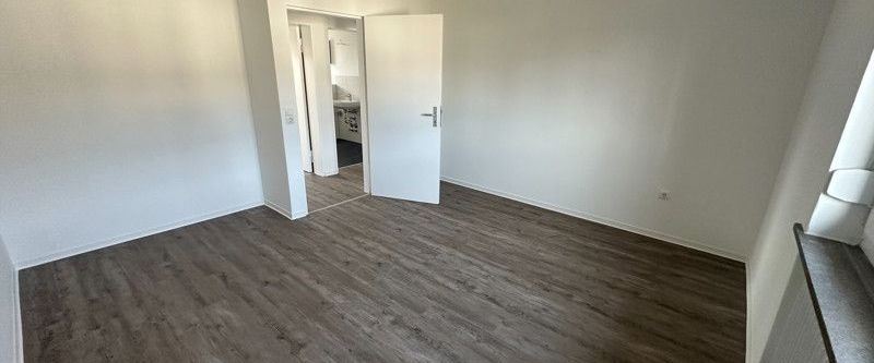2. OG / 3 Zimmer ab sofort (frisch saniert) - Foto 1