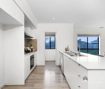 Family home in popular Riverwalk Estate! - Photo 2