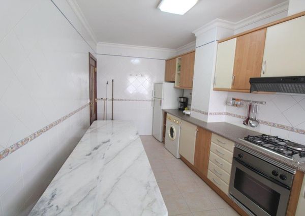 Apartamento T2, para arrendamento anual, próximo da praia em Albufeira, Algarve