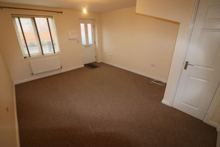 3 bedroom end of terrace house to rent - Photo 2