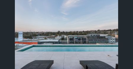 Spacious Three Bedroom Home with Enormous Terrace - Photo 2