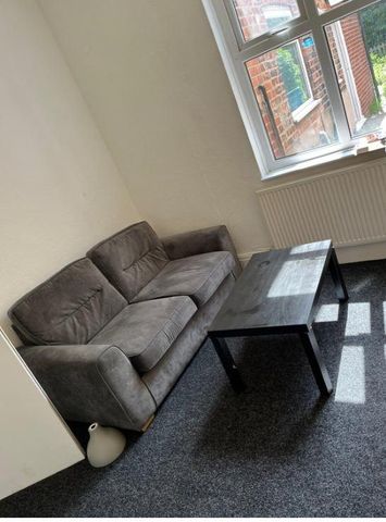 1 bedroom in a house share to rent - Photo 5