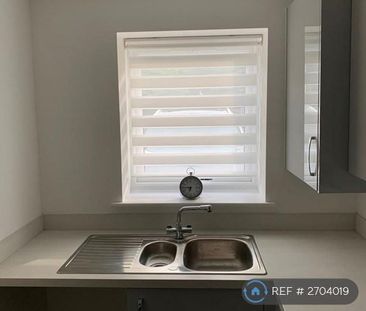 2 bedroom semi-detached house to rent - Photo 6