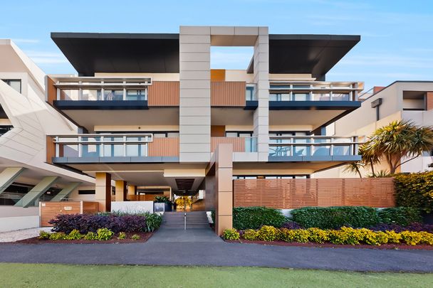 Light-Filled Apartment with Balcony and Car Space - Photo 1