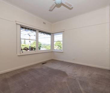 Spacious Family Home in Central Ringwood - Photo 3