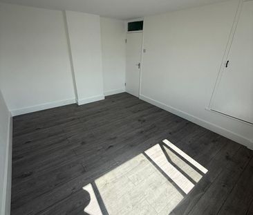 2 Bed Detached House, Plaistow, E13 - Photo 2