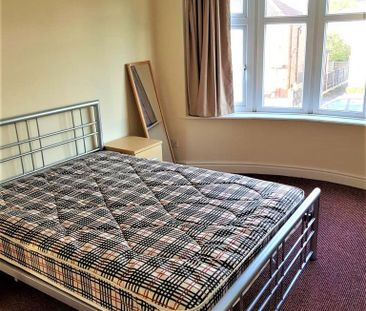 4 bedroom semi-detached house to rent - Photo 5