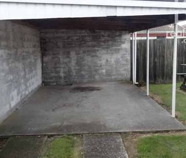 Cozy & Convenient Living in Fenton Park – Fully Fenced 2-Bedroom Home! - Photo 2