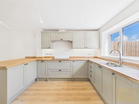 4 bedroom semi-detached house to rent - Photo 5