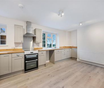 3 bedroom semi-detached house to rent - Photo 6