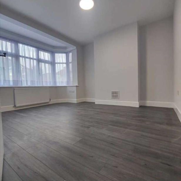 Fairway Avenue, NW9 - Photo 1