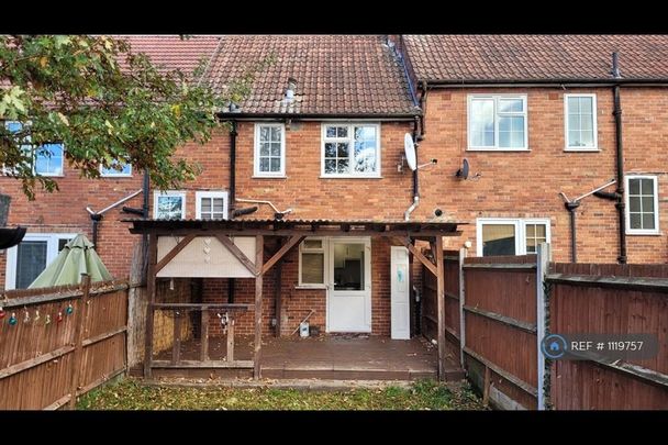 2 bedroom terraced house to rent - Photo 1