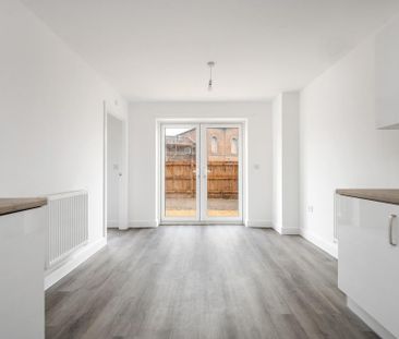 3 bedroom semi-detached house to rent - Photo 1