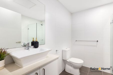 Stunning, Light-Filled Second-Floor Apartment in Prime Turramurra - Photo 4