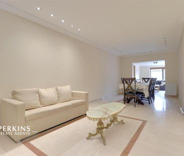 4 bedroom semi-detached house to rent - Photo 2