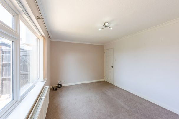Wellington Close, Bury St. Edmunds, West Row - Photo 1