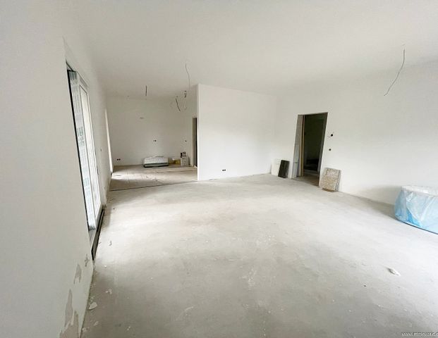 Einmalige Gelegenheit: Penthouse-Erstbezug mit Sauna, modernem Design und höchstem Wohnkomfort! - Photo 1