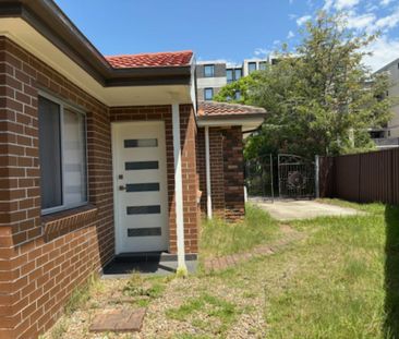 Modern & Convenient Half House in Prime Location! - Photo 5