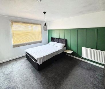 4 bedroom terraced house to rent - Photo 3