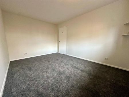 3 bedroom semi-detached bungalow to rent - Photo 5