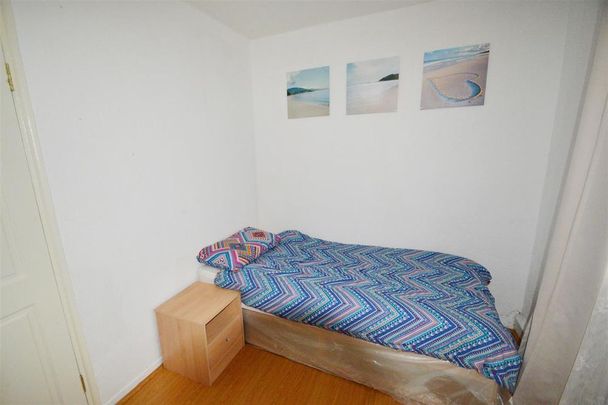 3 bedroom property to let - Photo 1