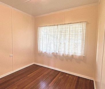 Charming Lowset Timber Home for Rent - new flooring throughout hous... - Photo 3