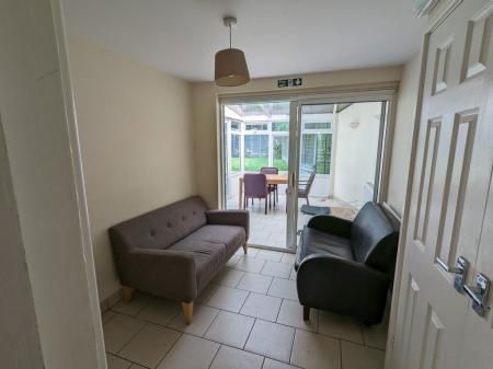 Broom Close - Photo 1