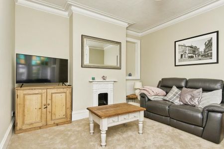 3 bedroom semi-detached house to rent - Photo 2
