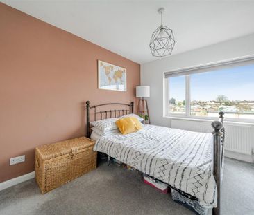 3 bedroom end of terrace house to rent - Photo 4