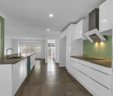 GREAT FAMILY FOREST LAKE HOME WITH POOL - Photo 4