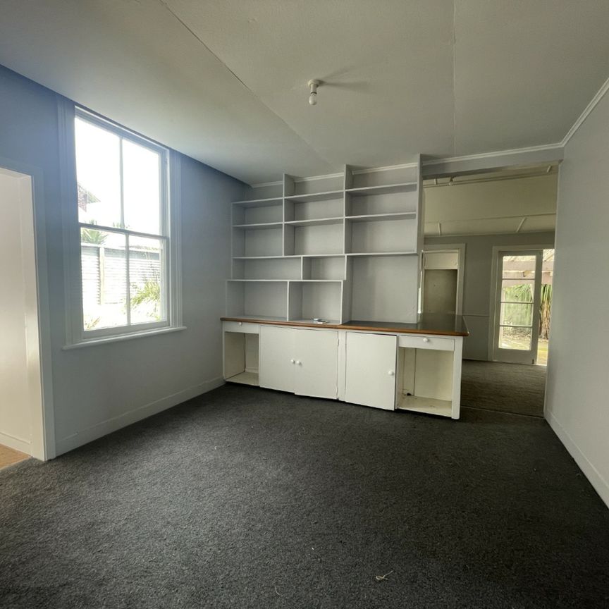 Spacious 3 Bedroom Home - Photo 1