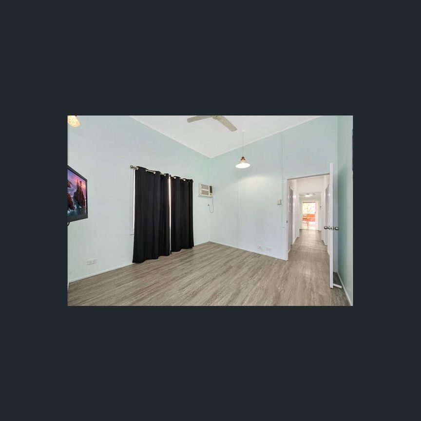 Delightful Three Bedroom Cottage in a Sought-After Townsville Location - Photo 1