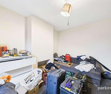 Basingstoke Road, Reading, Berkshire, RG2 - Photo 1