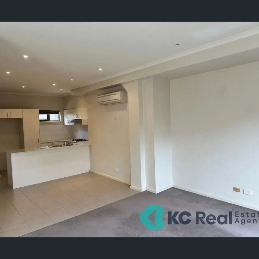 Contemporary Living in the Heart of Convenience - Photo 1