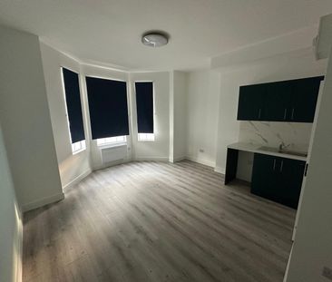 Studio Flat, Central Park Road, E6 - Photo 3