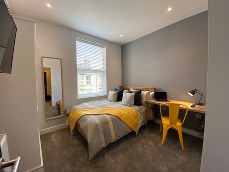 6 Bed End Terrace, Nicander Road, L18 - Photo 3