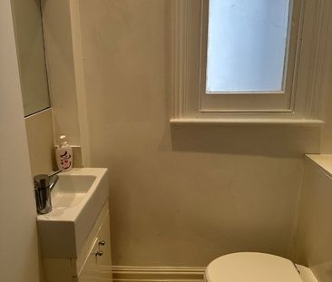 Studio Flat, Birkbeck Road, W3 - Photo 5