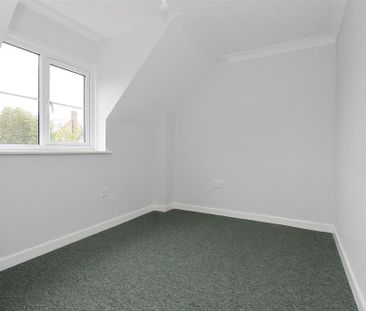 4 bedroom detached house to rent - Photo 2